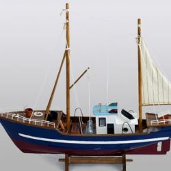 WOODEN FISHING BOAT 61CM